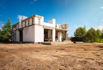 Sprzedaż domu w budowie