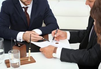 Koszty notarialne: od czego zależy i ile wynosi taksa notarialna?