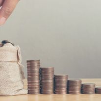 Ile trzeba pracować na mieszkanie w Polsce?