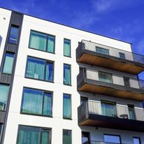 Deweloper czy rynek wtórny: dlaczego nowe mieszkania mają przewagę?