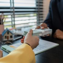 Zaliczka czy zadatek – co wybrać przy zakupie mieszkania?