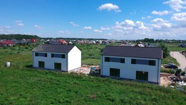 Nowe domy bliźniacze w Palędziu koło Dąbrówki